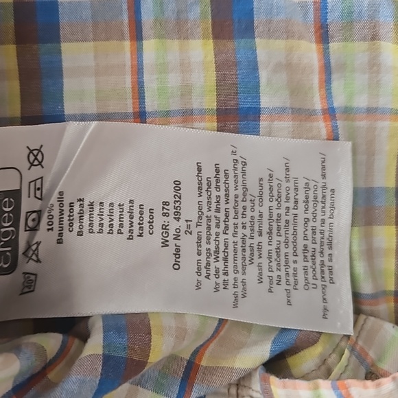 Button up - Picture 3 of 4